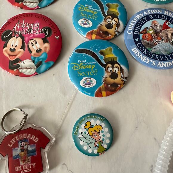 Disney Magic Kingdom Collectors Pin Keychains Lanyard Gold Mickey Ears straw lot - Picture 7 of 8